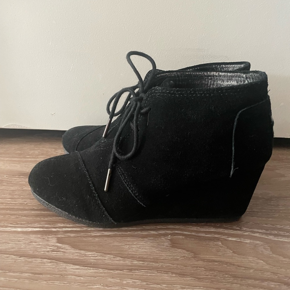 Toms Women's Black Suede Wedge Ankle Boots